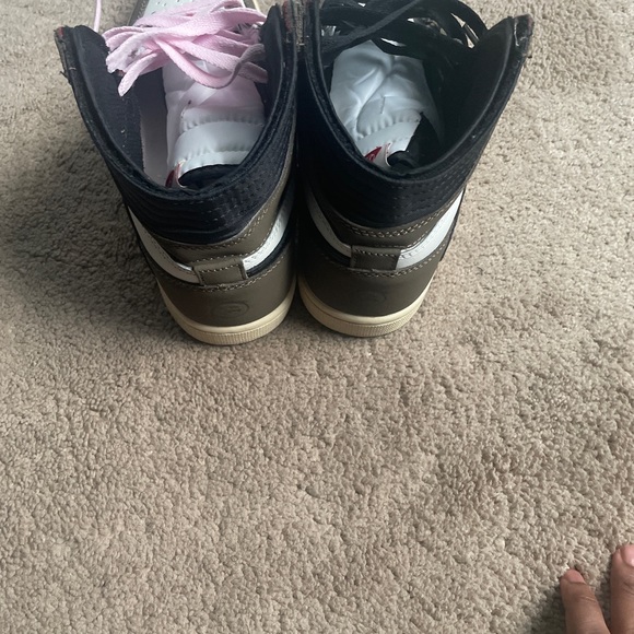 Comes with all laces but not original box slightly worn with one or two scuffs. - Picture 5 of 10